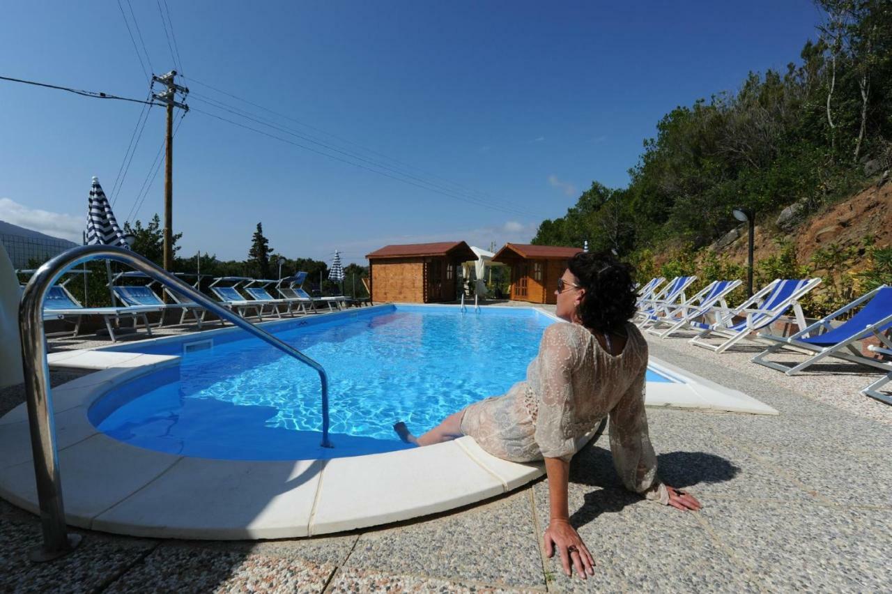 Vacanzamaredue 2 Residence Marina di Campo Exteriör bild