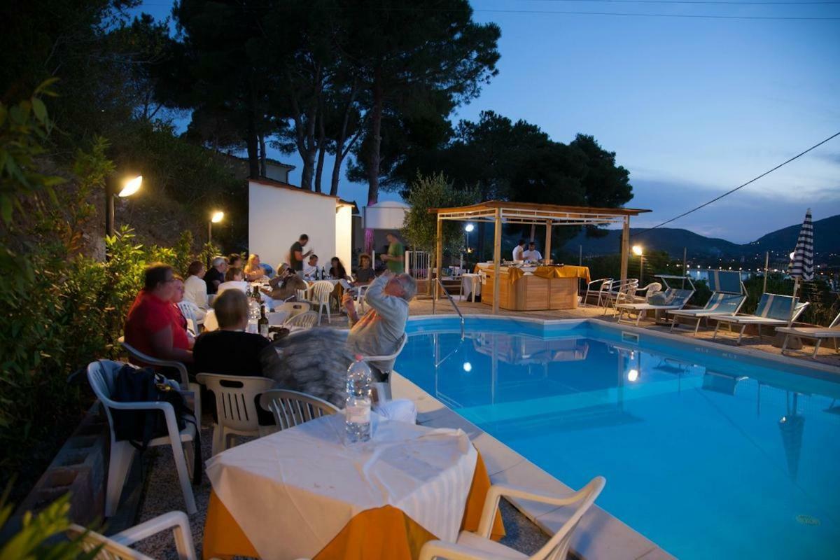 Vacanzamaredue 2 Residence Marina di Campo Exteriör bild